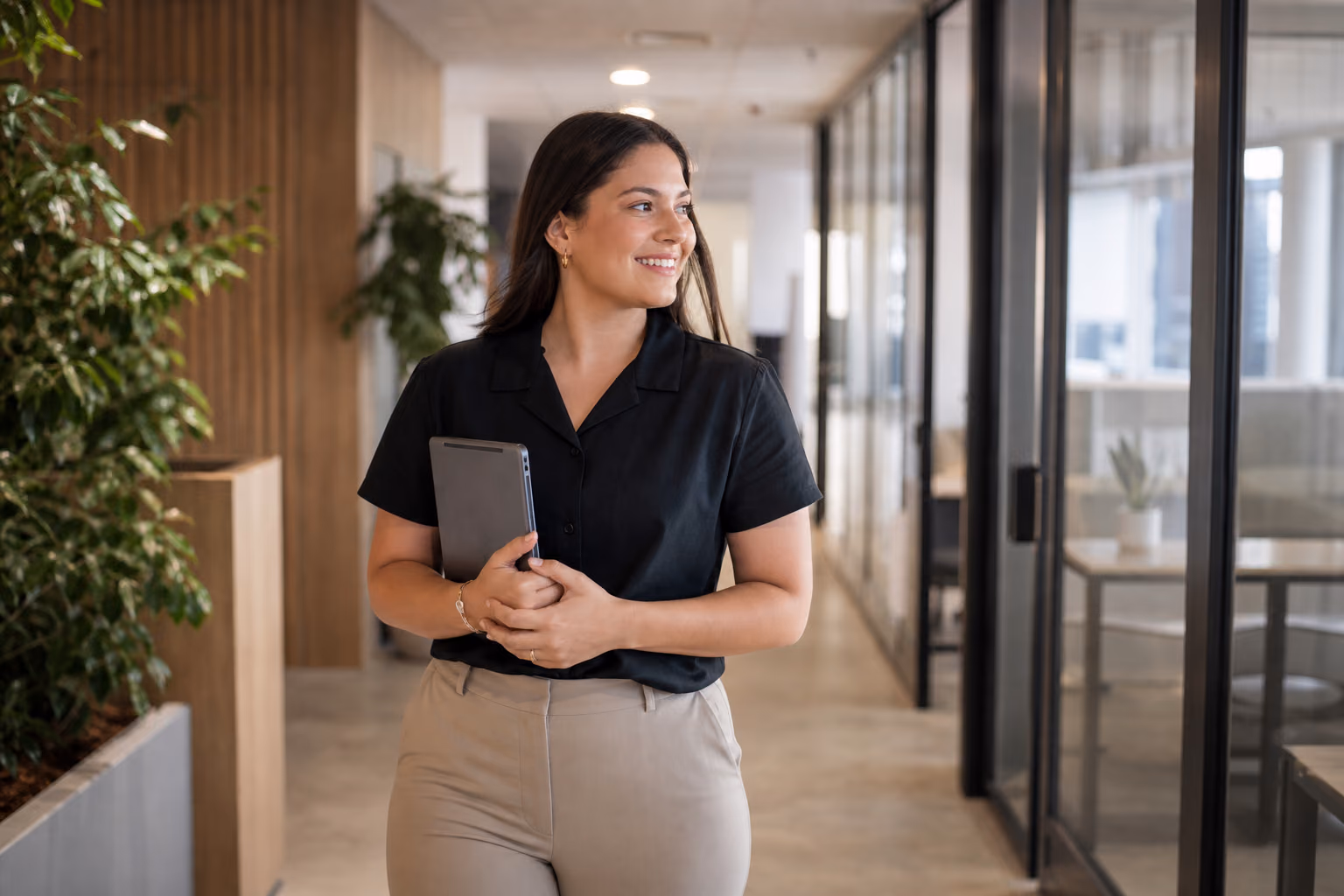 Worker supported with a claim that keeps moving